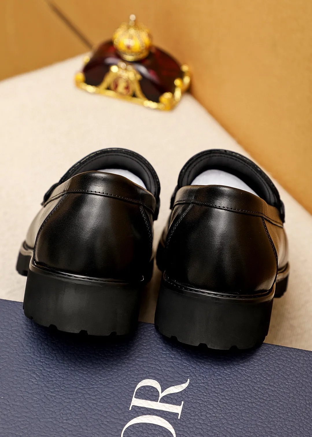 Men's shoes 💰460 💐 Product trademark: Dior "Dior" casual leather shoes Regular size: 39-44 (38.45🉑️customized) Product materials: Selected original fabric uppers imported from Italy, imported water-dyed 🐂 cowhide lining. Strong three-dimensional visual effect, foam outsole Color: 1⃣️color optional